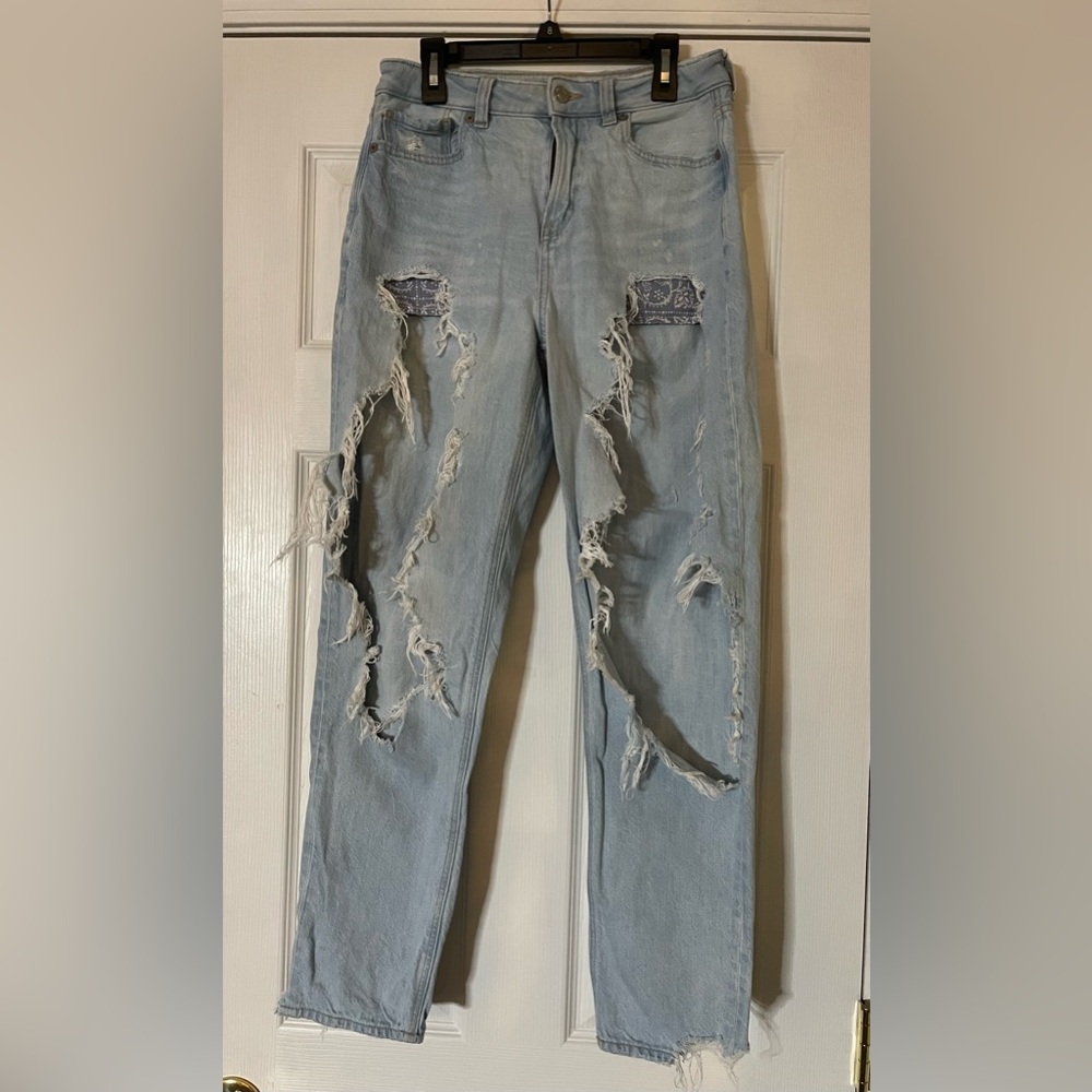American Eagle Distressed Mom Jean 2 Regular